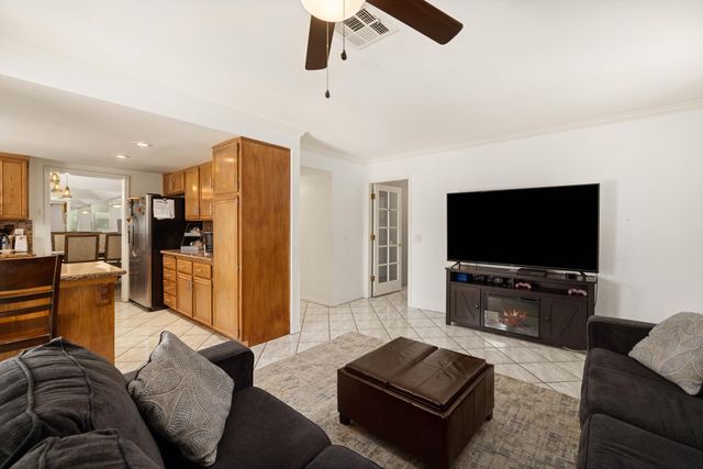 1662 W Lumber Street, Lancaster, CA 93534