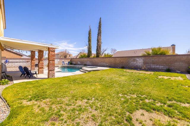 1662 W Lumber Street, Lancaster, CA 93534