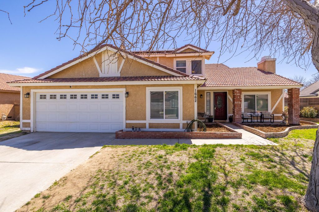 1662 W Lumber Street, Lancaster, CA 93534