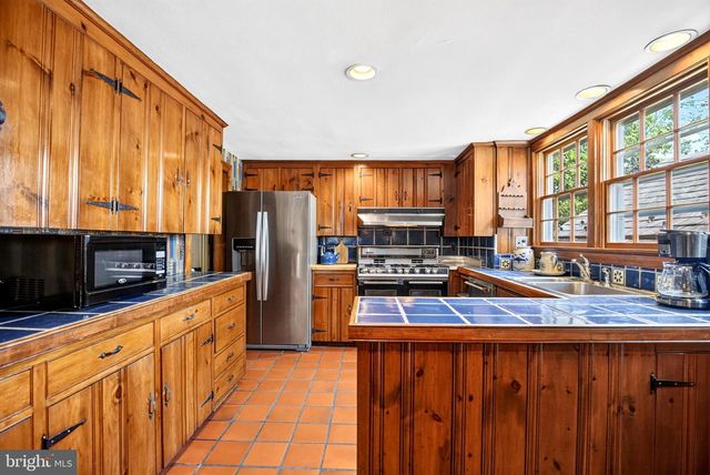 6693 GROVELAND RD, Pipersville, PA 18947