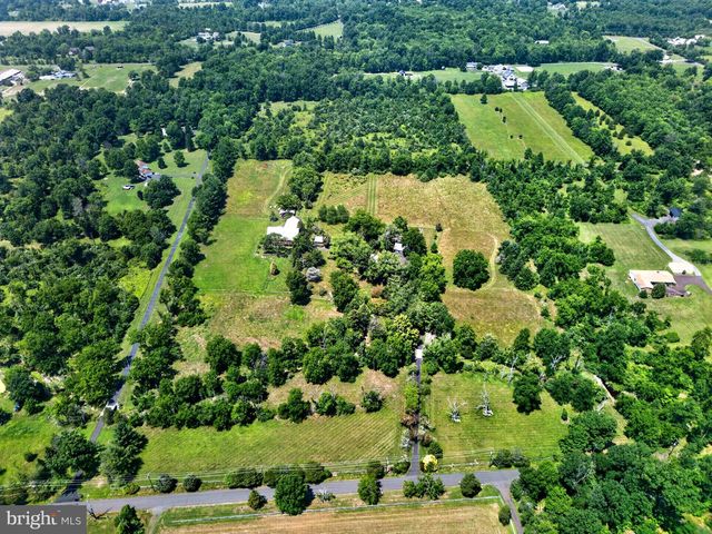 6693 GROVELAND RD, Pipersville, PA 18947