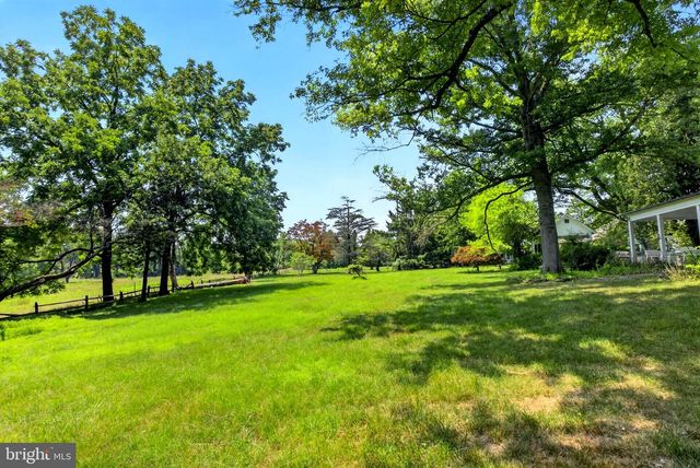 6693 GROVELAND RD, Pipersville, PA 18947