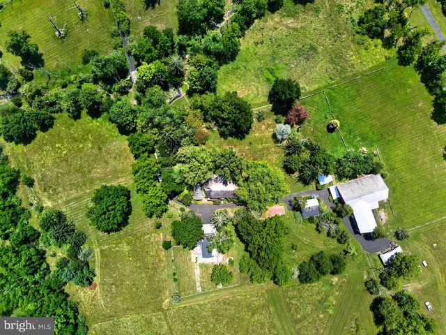 6693 GROVELAND RD, Pipersville, PA 18947