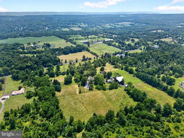 6693 GROVELAND RD, Pipersville, PA 18947