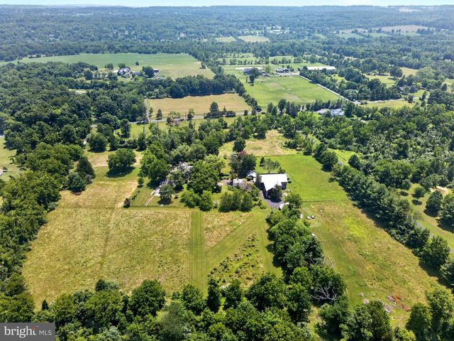 6693 GROVELAND RD, Pipersville, PA 18947