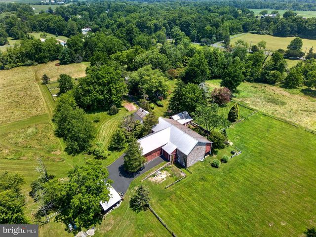 6693 GROVELAND RD, Pipersville, PA 18947