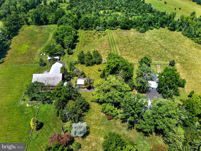 6693 GROVELAND RD, Pipersville, PA 18947