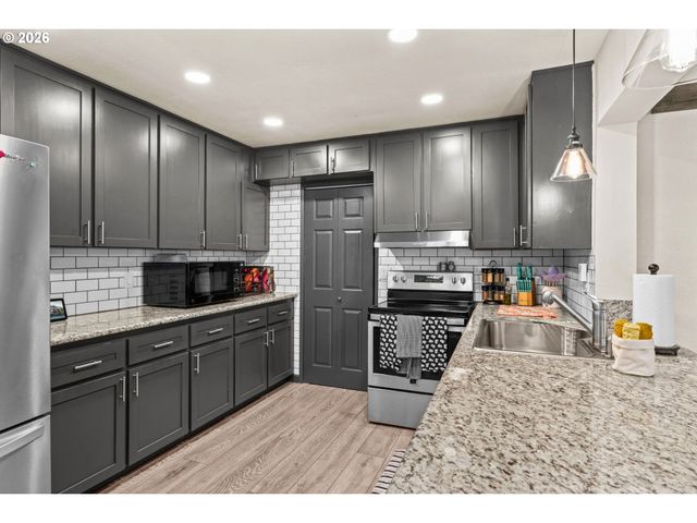 4033 HANNA St, Roseburg, OR 97471