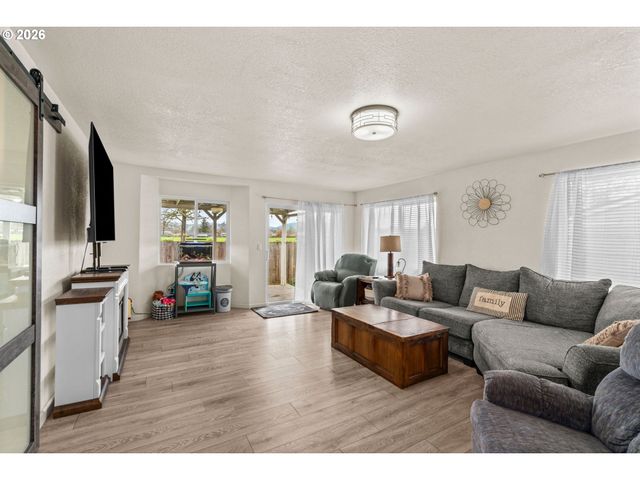 4033 HANNA St, Roseburg, OR 97471