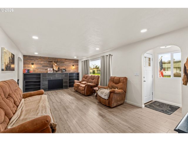 4033 HANNA St, Roseburg, OR 97471