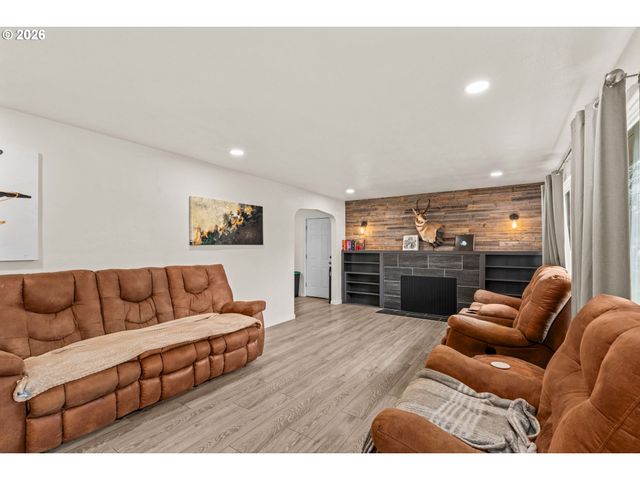 4033 HANNA St, Roseburg, OR 97471