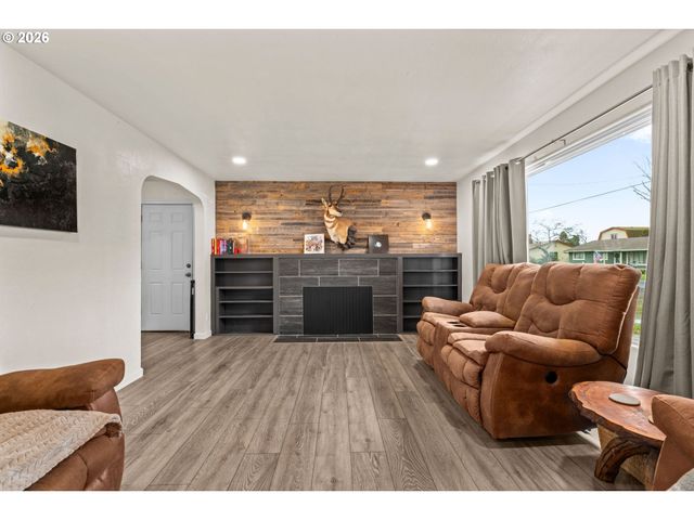 4033 HANNA St, Roseburg, OR 97471