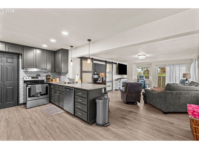 4033 HANNA St, Roseburg, OR 97471