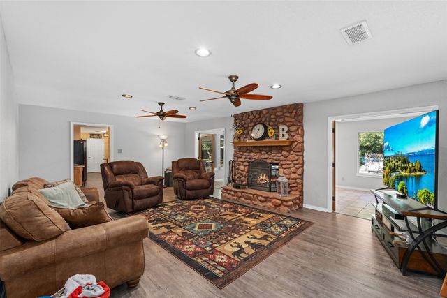 104 Fossil Court, Springtown, TX 76082