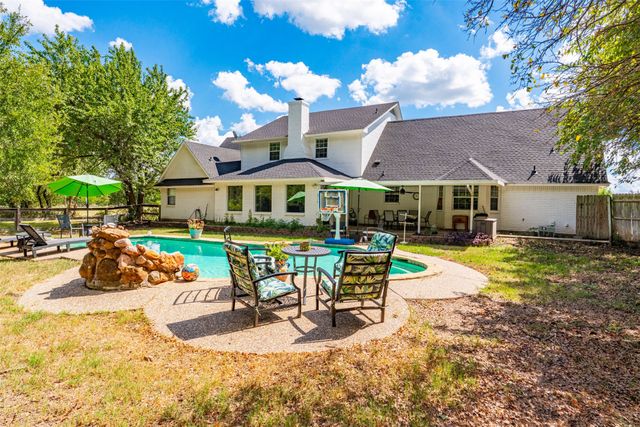 104 Fossil Court, Springtown, TX 76082