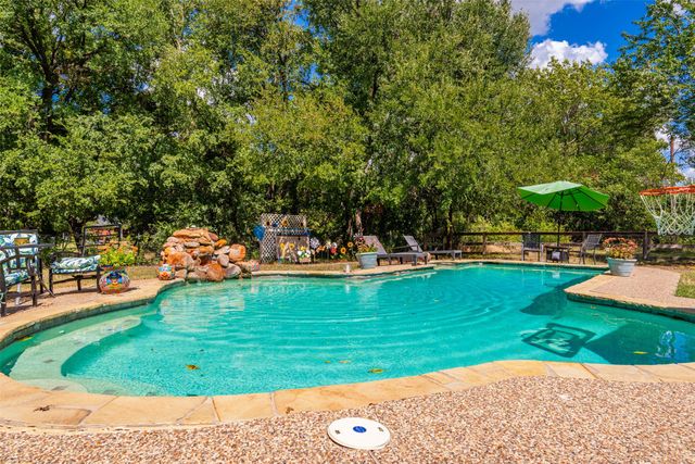 104 Fossil Court, Springtown, TX 76082