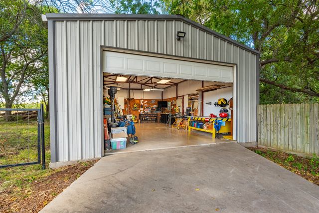 104 Fossil Court, Springtown, TX 76082