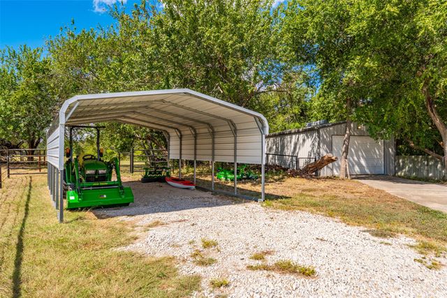 104 Fossil Court, Springtown, TX 76082
