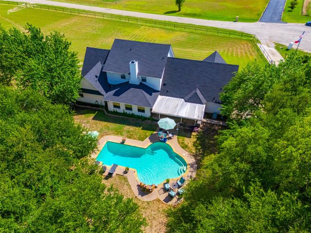 104 Fossil Court, Springtown, TX 76082