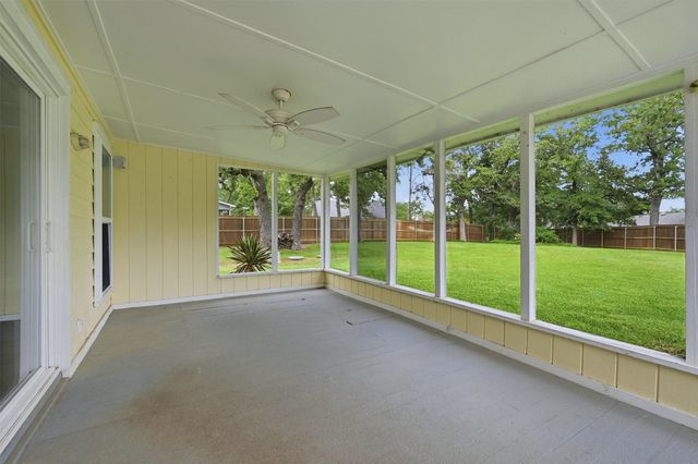 103 Seminole Drive, Gainesville, TX 76240