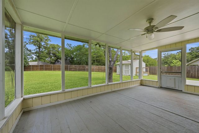103 Seminole Drive, Gainesville, TX 76240