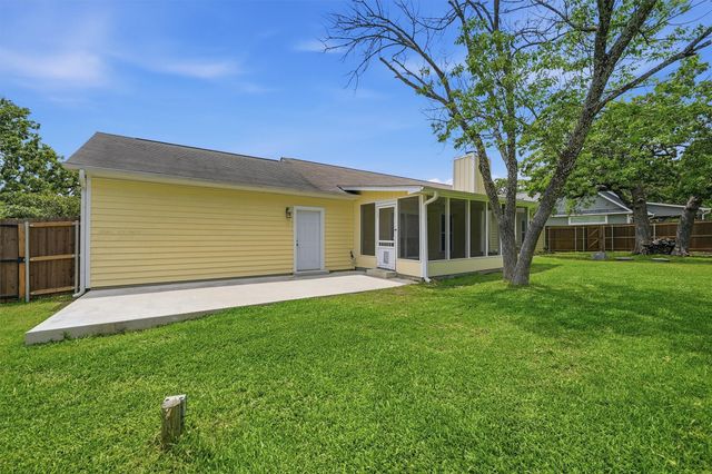 103 Seminole Drive, Gainesville, TX 76240