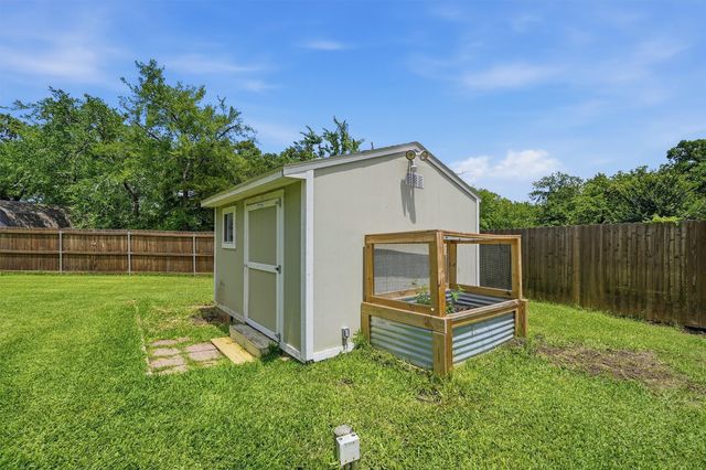 103 Seminole Drive, Gainesville, TX 76240
