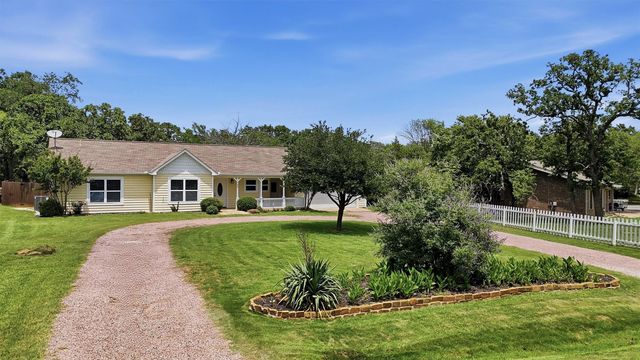 103 Seminole Drive, Gainesville, TX 76240