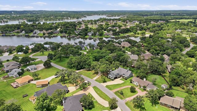 103 Seminole Drive, Gainesville, TX 76240
