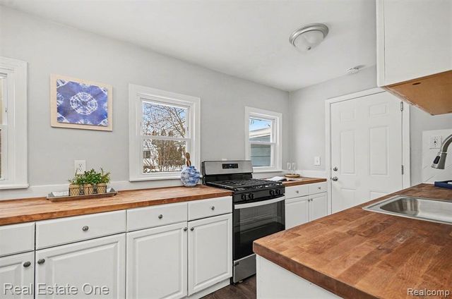 20801 Elroy Avenue, Warren, MI 48089