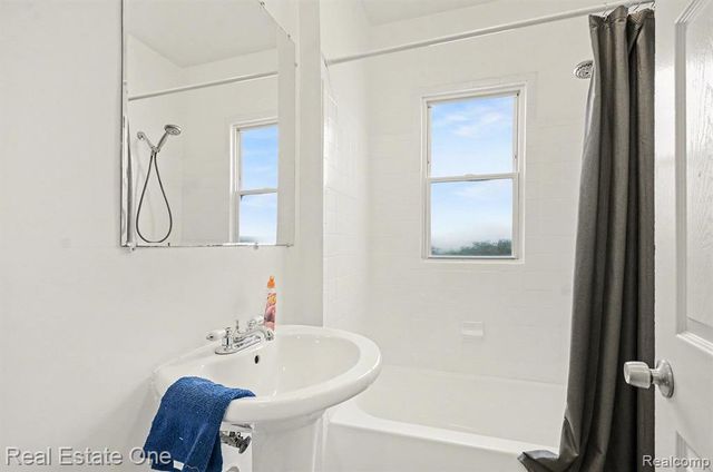 20801 Elroy Avenue, Warren, MI 48089