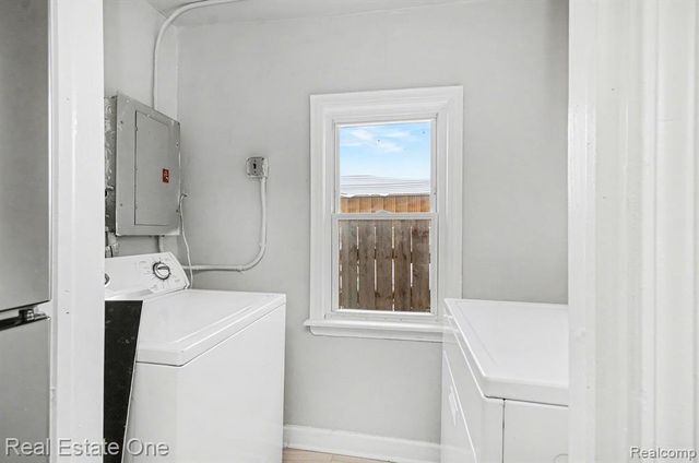 20801 Elroy Avenue, Warren, MI 48089