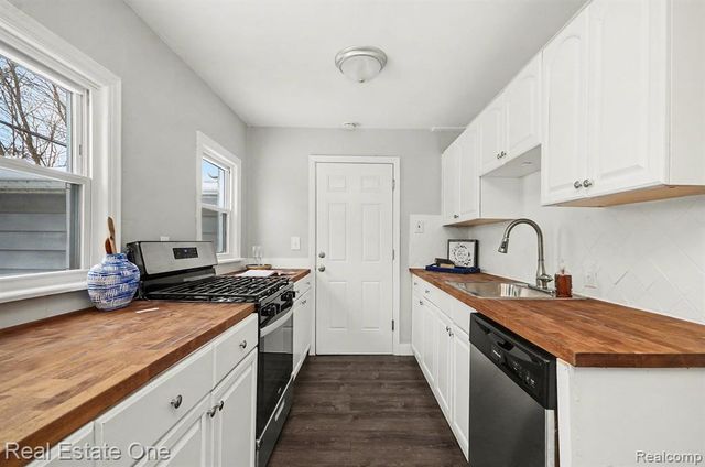 20801 Elroy Avenue, Warren, MI 48089