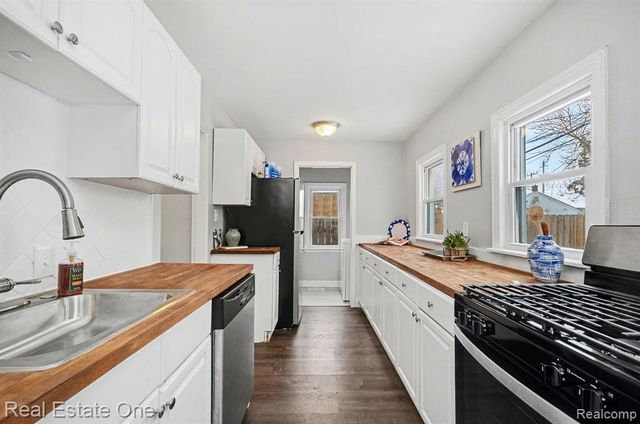 20801 Elroy Avenue, Warren, MI 48089