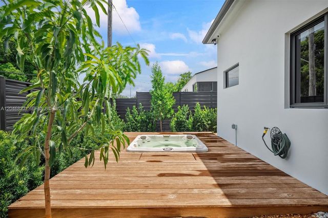 95 NW 52nd St, Miami, FL 33127