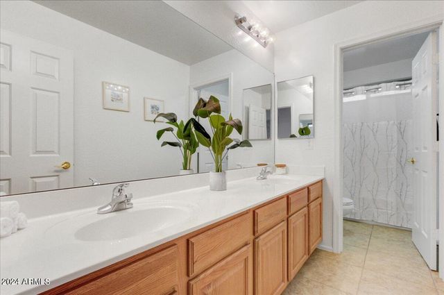 3260 E MEAD Drive, Gilbert, AZ 85298