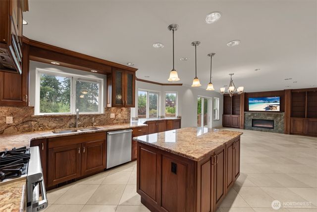 1932 S 370th Court, Federal Way, WA 98003