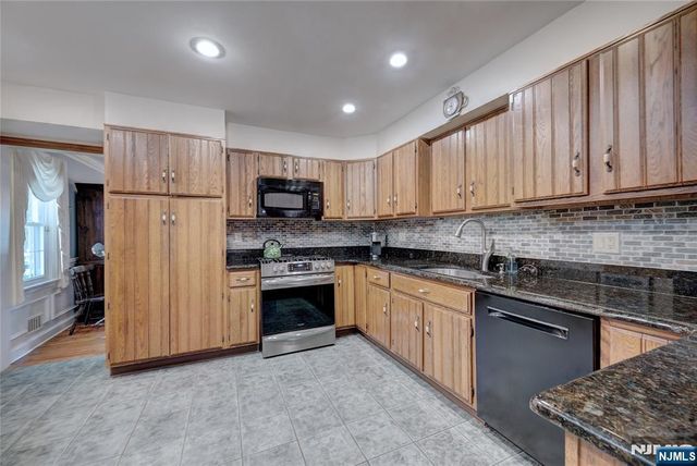 5 Birdseye Glen, Verona, NJ 07044