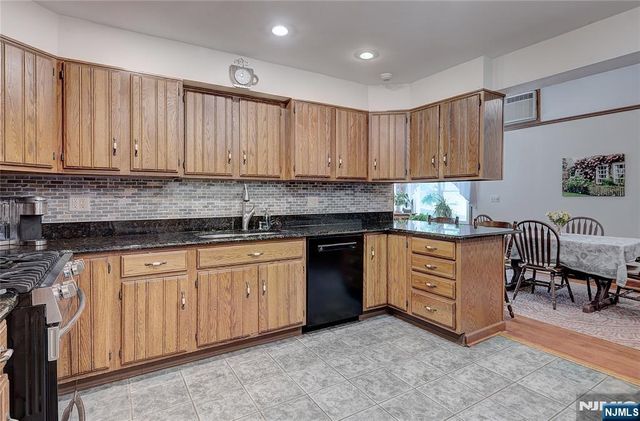 5 Birdseye Glen, Verona, NJ 07044