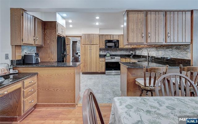 5 Birdseye Glen, Verona, NJ 07044