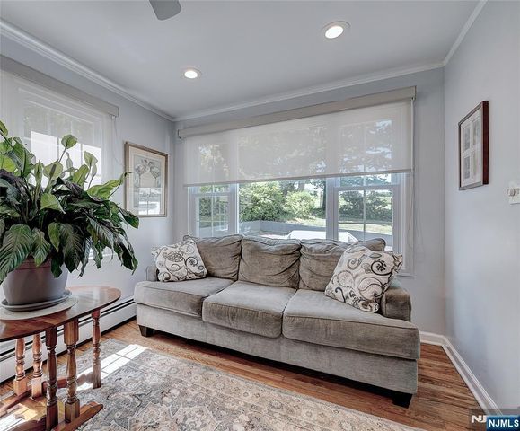 5 Birdseye Glen, Verona, NJ 07044