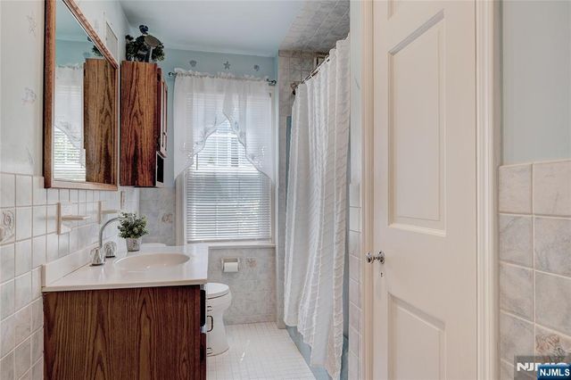 5 Birdseye Glen, Verona, NJ 07044