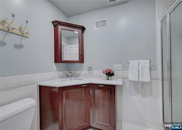 5 Birdseye Glen, Verona, NJ 07044