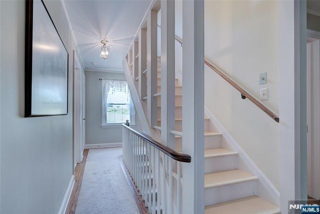 5 Birdseye Glen, Verona, NJ 07044