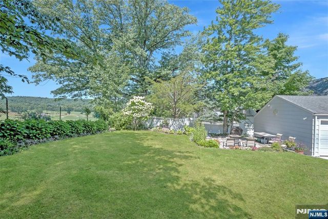 5 Birdseye Glen, Verona, NJ 07044