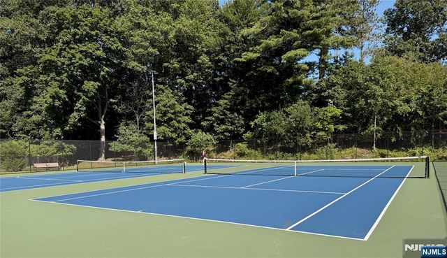 5 Birdseye Glen, Verona, NJ 07044