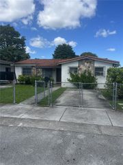 8835 SW 27th St, Miami, FL 33165
