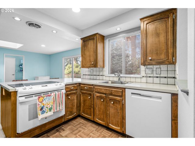 7150 Sw HYLAND WAY Ct, Beaverton, OR 97008