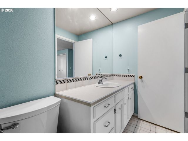 7150 Sw HYLAND WAY Ct, Beaverton, OR 97008