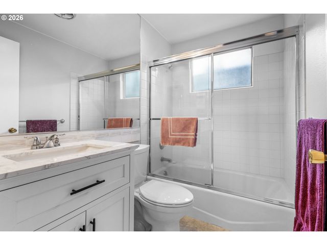 7150 Sw HYLAND WAY Ct, Beaverton, OR 97008